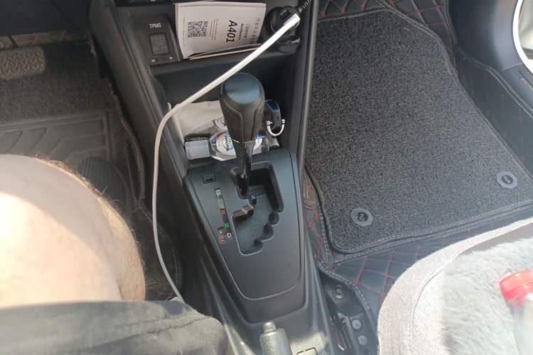 Used Toyota YARiS L Zhi Xuan 2016 Revised 1.5E CVT Charming Edition Gear Lever