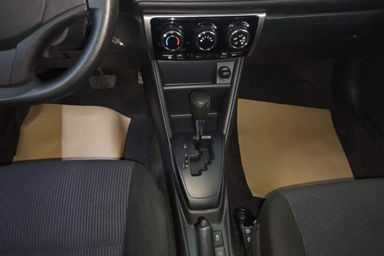 Used Toyota YARiS L Zhi Xuan 2016 Revised 1.5E CVT Charming Edition Gear Lever
