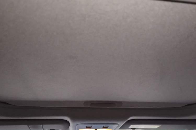 Used Toyota YARiS L Zhi Xuan 2016 Revised Version 1.5G CVT with Dynamic Sunroof Headliner