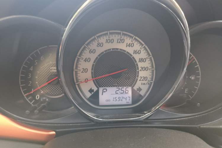 Used Toyota YARiS L Zhi Xuan 2016 1.5G Automatic XunSu Model with Sunroof Instrument Cluster