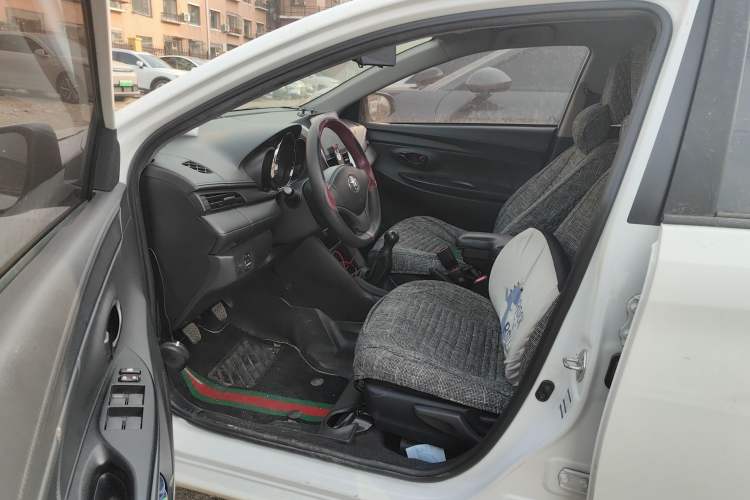 Used Toyota YARiS L Zhi Xuan 2016 Revised 1.3E Manual – Charming Edition Interior 3
