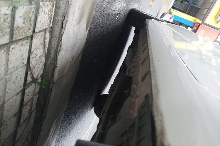 Used Toyota YARiS L Zhi Xuan 2016 Revised 1.5E CVT Charming Edition Left Side Sill