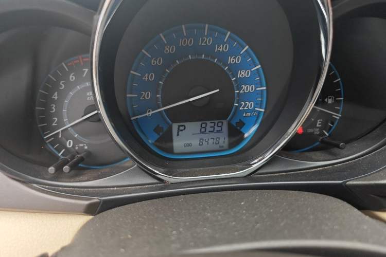 Used Toyota YARiS L Zhi Xuan 2016 1.5E Automatic JingSu Edition Odometer Close Up