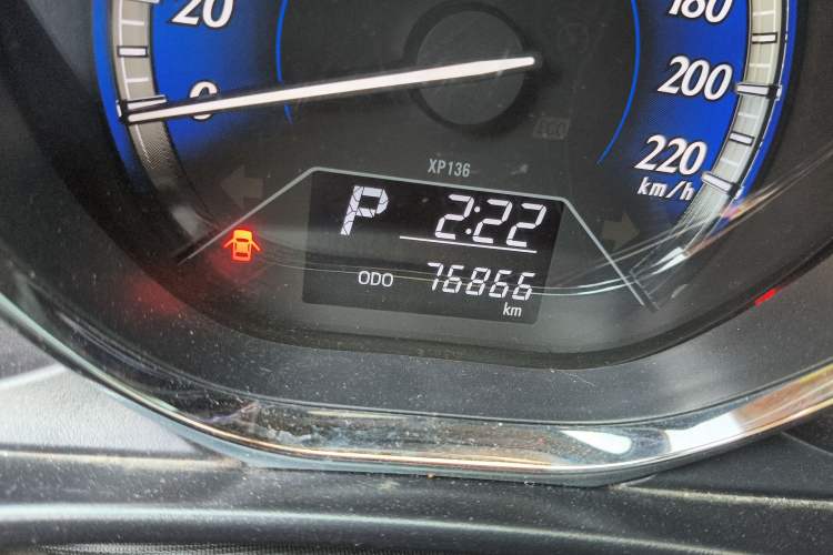 Used Toyota YARiS L Zhi Xuan 2016 Revised Version 1.5G CVT with Dynamic Sunroof Odometer Close Up