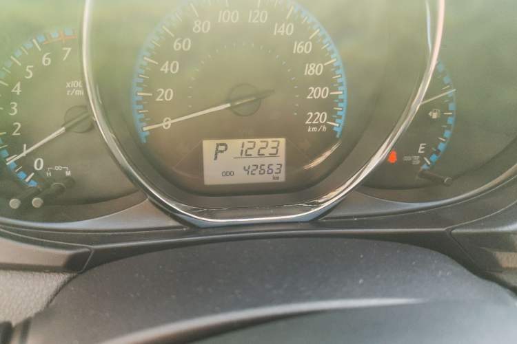 Used Toyota YARiS L Zhi Xuan 2016 Revised 1.5E CVT Charming Edition Odometer Close Up