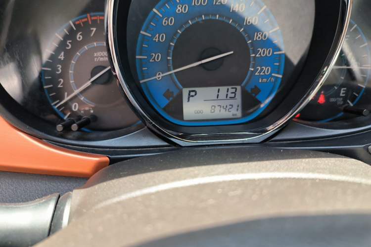 Used Toyota YARiS L Zhi Xuan 2016 1.5E Automatic JingSu Edition Odometer Close Up