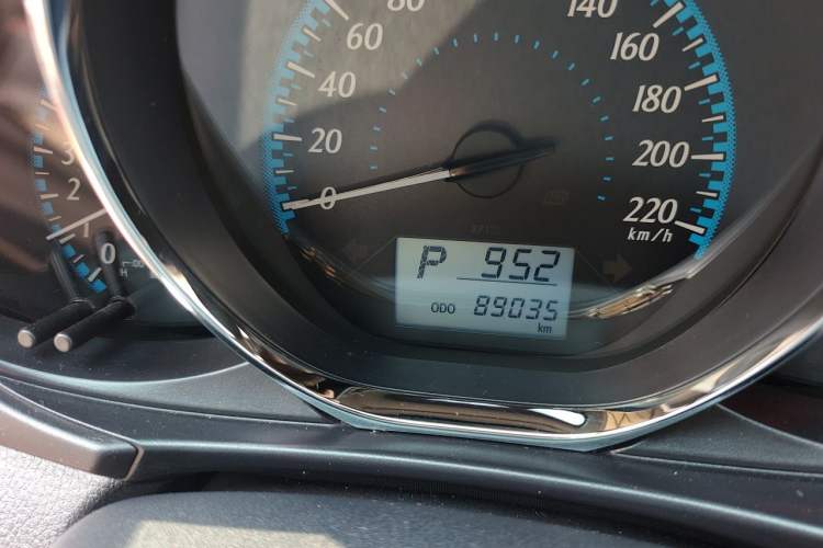 Used Toyota YARiS L Zhi Xuan 2016 Revised 1.5E CVT Charming Edition Odometer Close Up