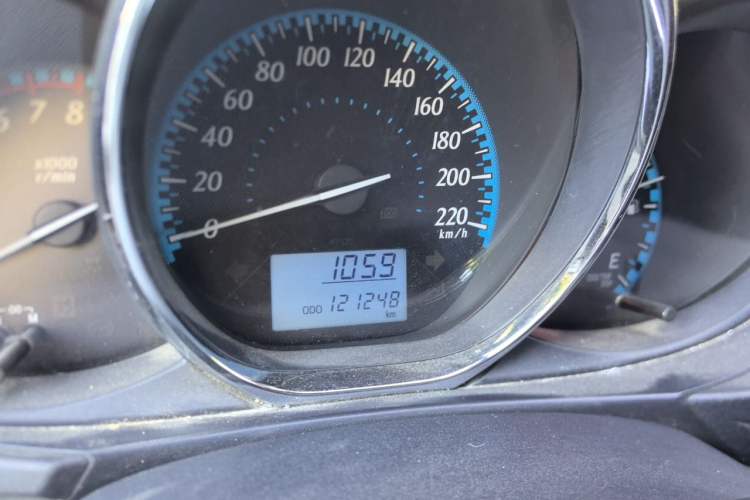 Used Toyota YARiS L Zhi Xuan 2016 Revised 1.3E Manual – Charming Edition Odometer Close Up