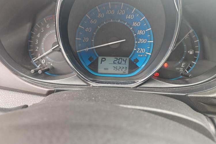 Used Toyota YARiS L Zhi Xuan 2016 1.5E Automatic JingSu Edition Odometer Close Up