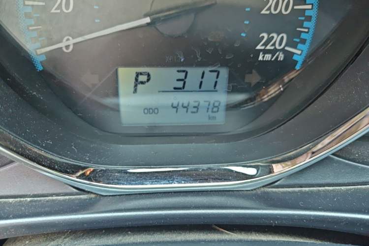 Used Toyota YARiS L Zhi Xuan 2016 Revised 1.5E CVT Charming Edition Odometer Close Up
