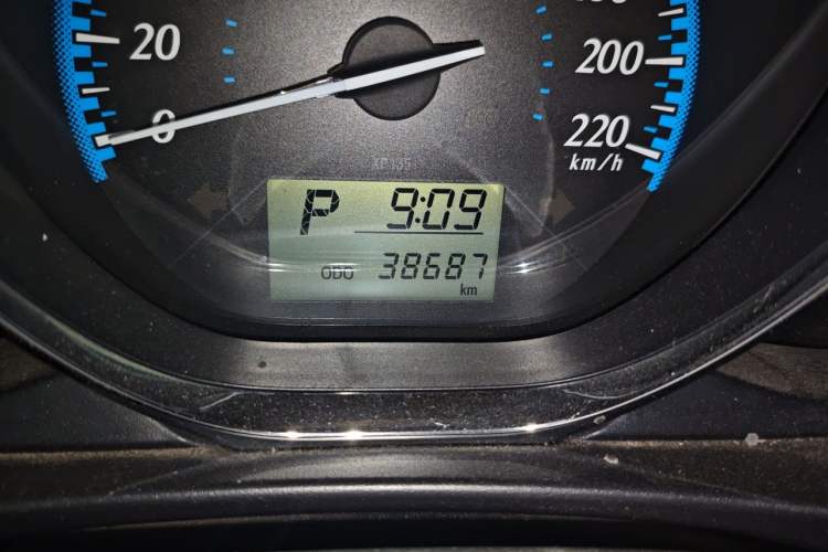 Used Toyota YARiS L Zhi Xuan 2016 Revised 1.5E CVT Charming Edition Odometer Close Up