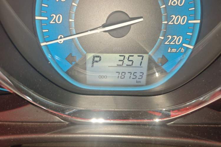 Used Toyota YARiS L Zhi Xuan 2016 1.5E Automatic JingSu Edition Odometer Close Up