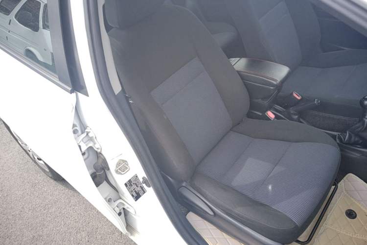 Used Toyota YARiS L Zhi Xuan 2016 Revised 1.3E Manual – Charming Edition Right Front Seat