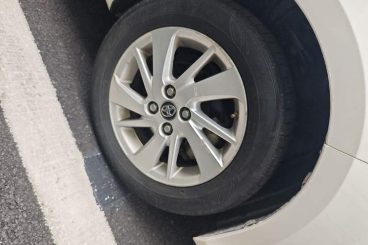 Used Toyota YARiS L Zhi Xuan 2016 Revised Version 1.5G CVT with Dynamic Sunroof Right Front Wheel Hub