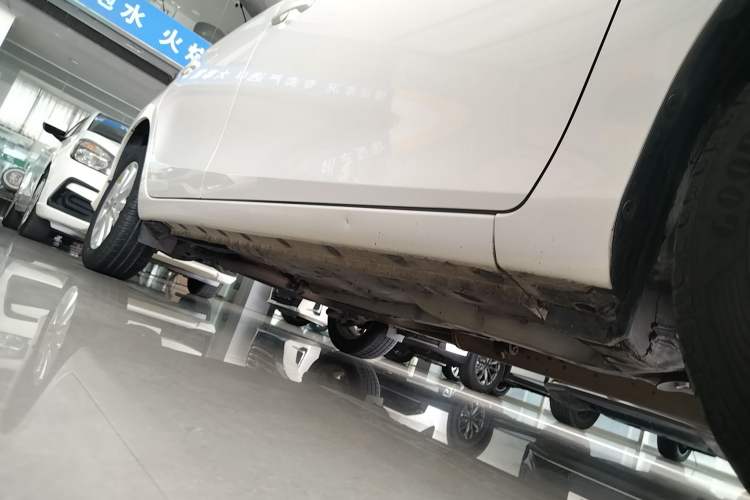 Used Toyota YARiS L Zhi Xuan 2016 1.5E Automatic JingSu Edition Right Side Sill
