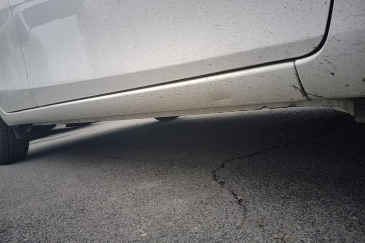 Used Toyota YARiS L Zhi Xuan 2016 Revised 1.3E Manual – Charming Edition Right Side Sill