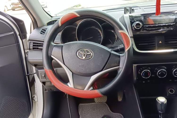 Used Toyota YARiS L Zhi Xuan 2016 Revised Version 1.5G CVT with Dynamic Sunroof Steering Wheel