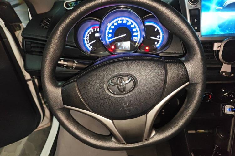 Used Toyota YARiS L Zhi Xuan 2016 Revised Version 1.5G CVT with Dynamic Sunroof Steering Wheel