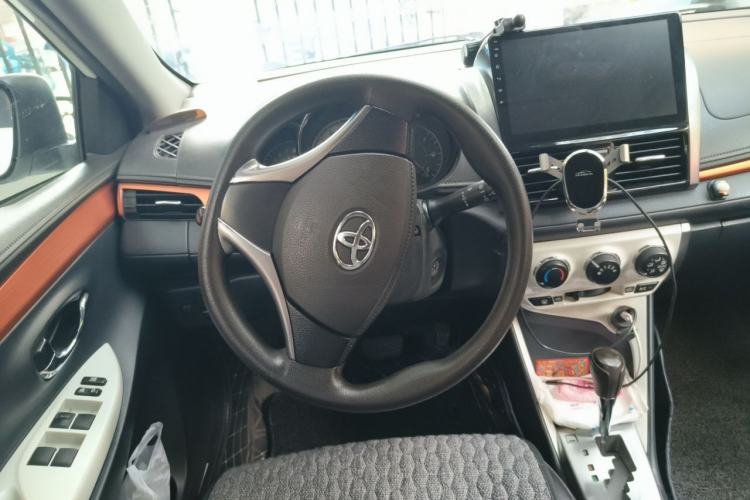 Used Toyota YARiS L Zhi Xuan 2016 1.5G Automatic XunSu Model with Sunroof Steering Wheel