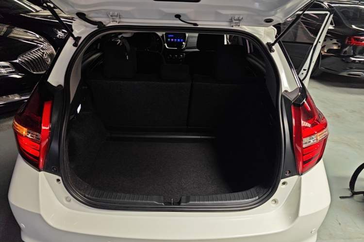 Used Toyota YARiS L Zhi Xuan 2016 Revised 1.5E CVT Charming Edition Trunk
