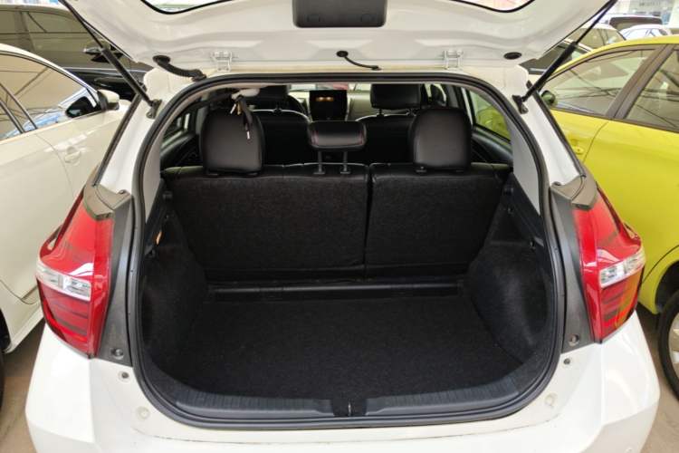 Used Toyota YARiS L Zhi Xuan 2016 Revised 1.5E CVT Charming Edition Trunk