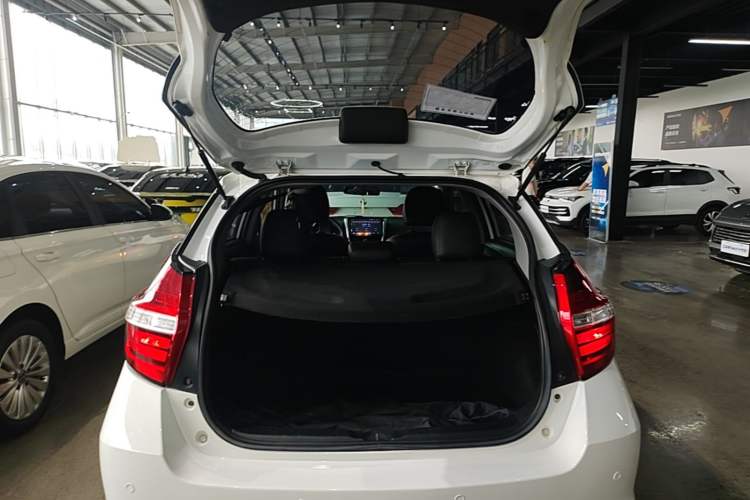 Used Toyota YARiS L Zhi Xuan 2016 Revised 1.5E CVT Charming Edition Trunk