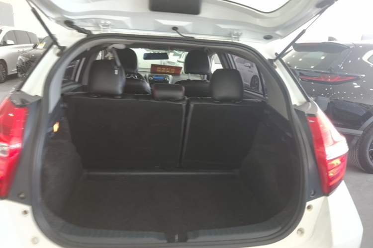 Used Toyota YARiS L Zhi Xuan 2016 Revised 1.5E CVT Charming Edition Trunk