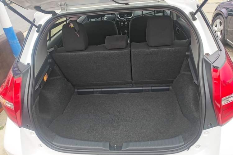 Used Toyota YARiS L Zhi Xuan 2016 Revised 1.5E CVT Charming Edition Trunk