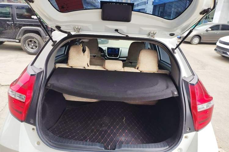 Used Toyota YARiS L Zhi Xuan 2016 Revised 1.5E CVT Charming Edition Trunk