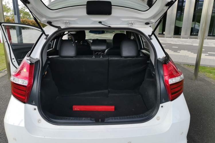 Used Toyota YARiS L Zhi Xuan 2016 Revised 1.5E CVT Charming Edition Trunk