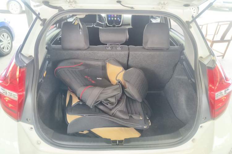 Used Toyota YARiS L Zhi Xuan 2016 Revised 1.5E CVT Charming Edition Trunk