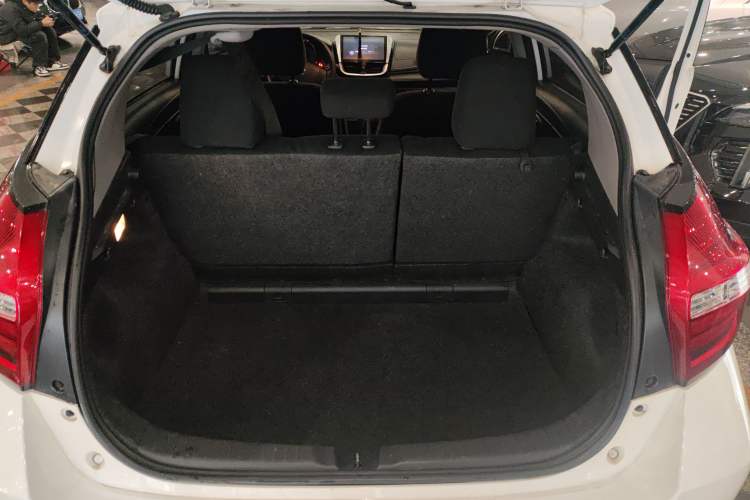 Used Toyota YARiS L Zhi Xuan 2016 Revised 1.5E CVT Charming Edition Trunk