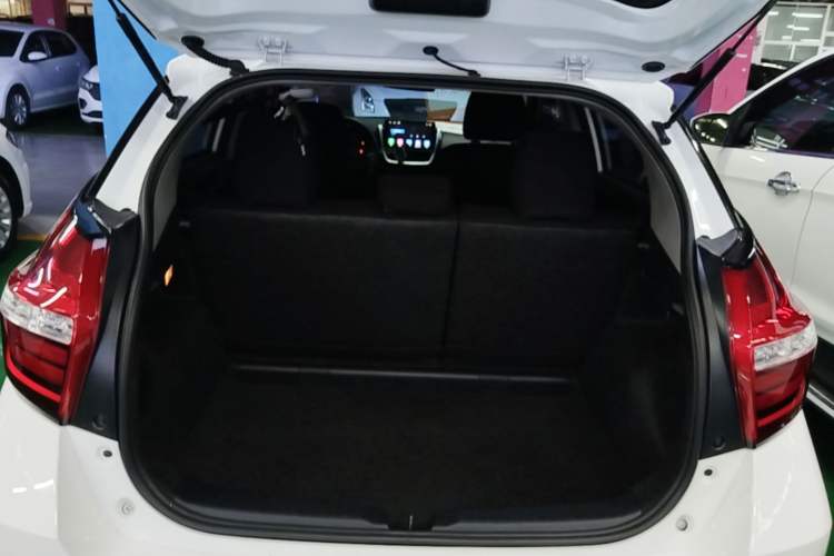 Used Toyota YARiS L Zhi Xuan 2016 Revised 1.5E CVT Charming Edition Trunk