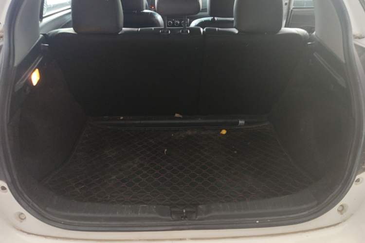 Used Toyota YARiS L Zhi Xuan 2016 Revised 1.5E CVT Charming Edition Trunk