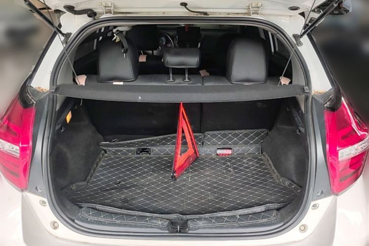 Used Toyota YARiS L Zhi Xuan 2016 Revised 1.5E CVT Charming Edition Trunk