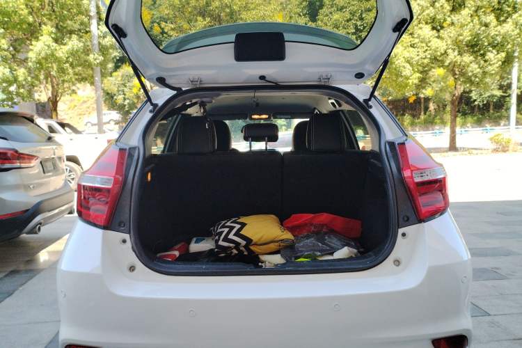 Used Toyota YARiS L Zhi Xuan 2016 Revised 1.5E CVT Charming Edition Trunk
