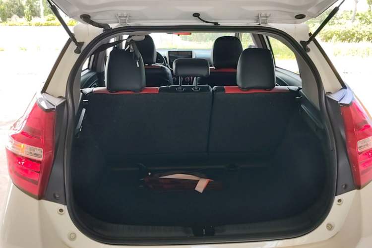 Used Toyota YARiS L Zhi Xuan 2016 Revised 1.5E CVT Charming Edition Trunk
