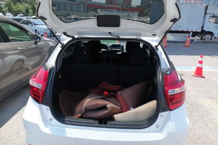 Used Toyota YARiS L Zhi Xuan 2016 Revised 1.5E CVT Charming Edition Trunk