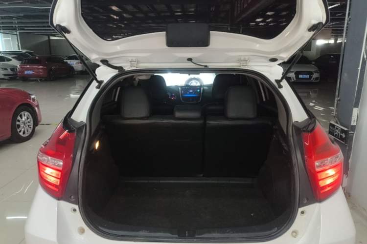 Used Toyota YARiS L Zhi Xuan 2016 Revised 1.5E CVT Charming Edition Trunk