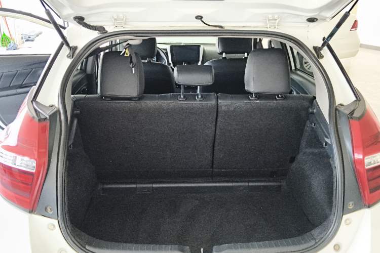 Used Toyota YARiS L Zhi Xuan 2016 Revised 1.5E CVT Charming Edition Trunk