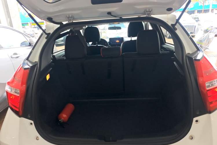 Used Toyota YARiS L Zhi Xuan 2016 Revised 1.5E CVT Charming Edition Trunk