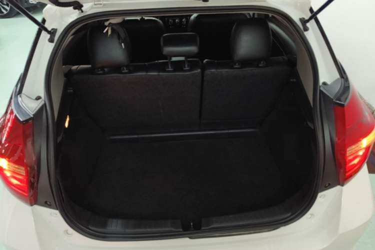 Used Toyota YARiS L Zhi Xuan 2016 Revised 1.5E CVT Charming Edition Trunk