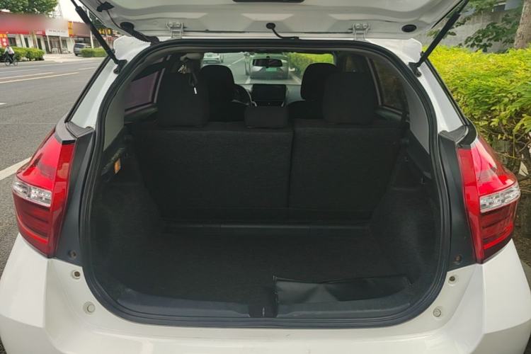Used Toyota YARiS L Zhi Xuan 2016 Revised 1.5E CVT Charming Edition Trunk