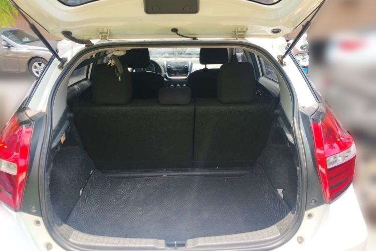 Used Toyota YARiS L Zhi Xuan 2016 Revised 1.5E CVT Charming Edition Trunk