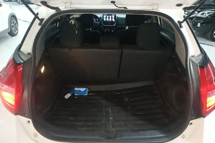 Used Toyota YARiS L Zhi Xuan 2016 Revised 1.5E CVT Charming Edition Trunk