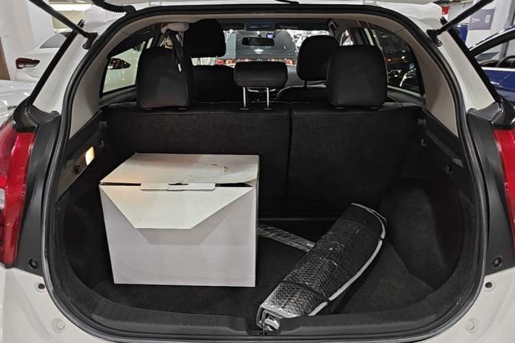 Used Toyota YARiS L Zhi Xuan 2016 Revised 1.5E CVT Charming Edition Trunk
