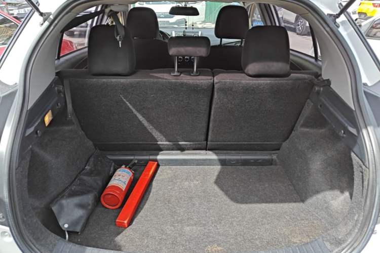 Used Toyota YARiS L Zhi Xuan 2016 Revised 1.5E CVT Charming Edition Trunk