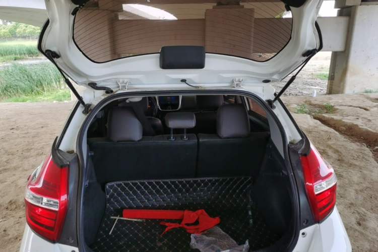 Used Toyota YARiS L Zhi Xuan 2016 Revised 1.5E CVT Charming Edition Trunk