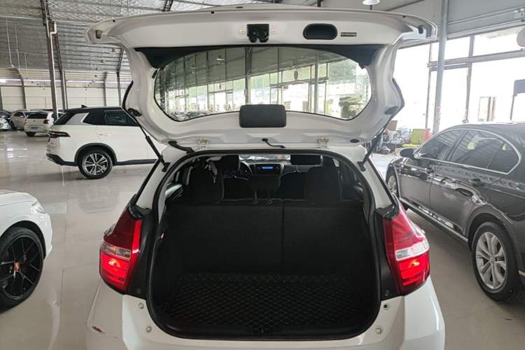 Used Toyota YARiS L Zhi Xuan 2016 Revised 1.5E CVT Charming Edition Trunk