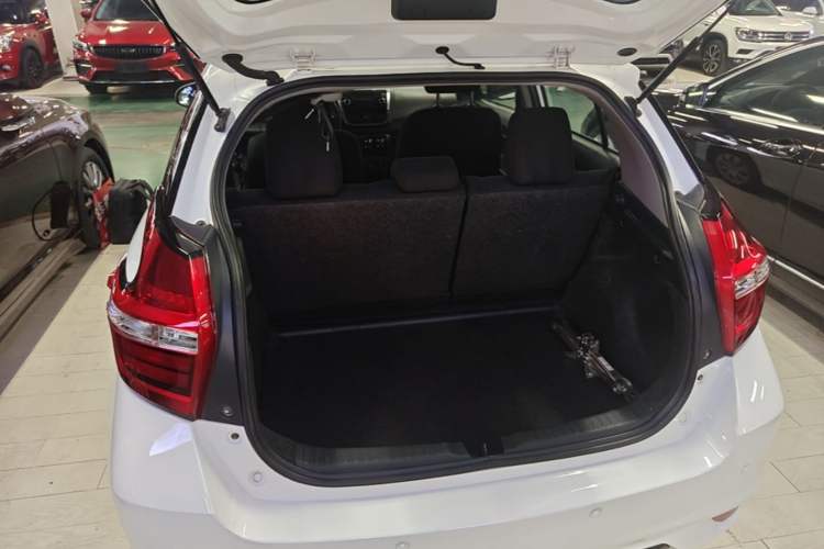 Used Toyota YARiS L Zhi Xuan 2016 Revised 1.5E CVT Charming Edition Trunk